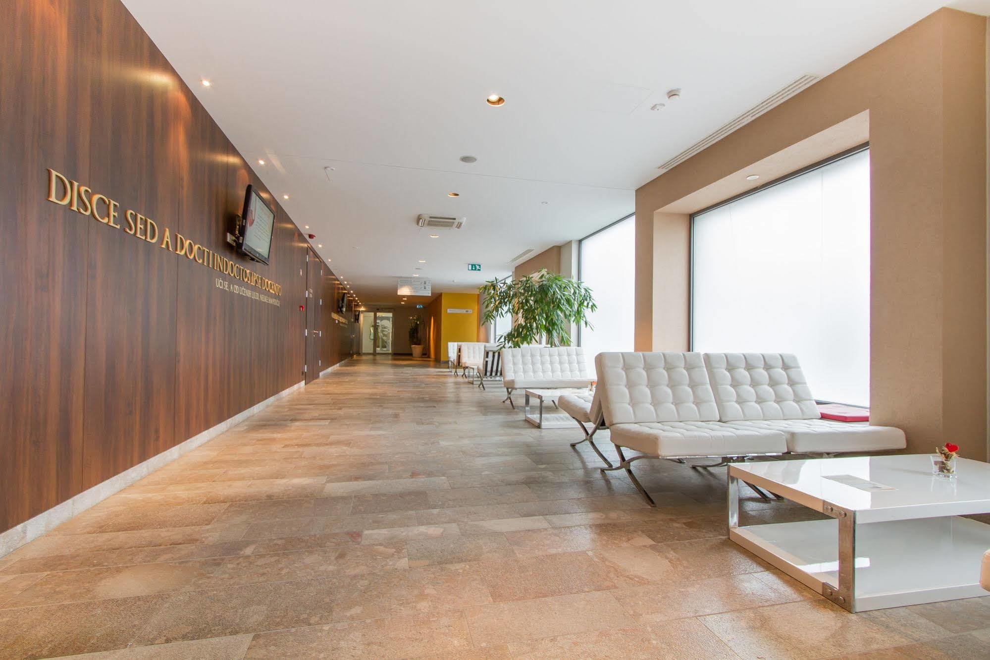 Hotel Rimski Dvor - Rimske Terme Rimske Toplice Extérieur photo